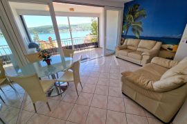 Apartman s pogledom na more 60 m od plaže, Dobrinj, Flat