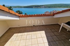 Apartman s pogledom na more 60 m od plaže, Dobrinj, Daire