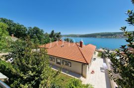 Apartman s pogledom na more 60 m od plaže, Dobrinj, شقة