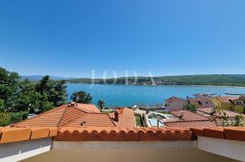 Apartman s pogledom na more 60 m od plaže, Dobrinj, Kвартира