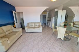 Apartman s pogledom na more 60 m od plaže, Dobrinj, Daire