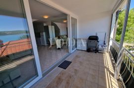 Apartman s pogledom na more 60 m od plaže, Dobrinj, Appartment