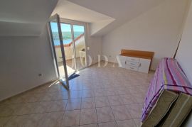 Apartman s pogledom na more 60 m od plaže, Dobrinj, Appartamento