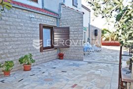 Čiovo, lijepa samostojeća kuća s otvorenim pogledom na more, Trogir, بيت