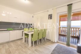 PROLJETNA AKCIJA!!!! APARTMANSKA VILA S BAZENOM, DRUGI RED OD MORA, TIHA I MIRNA POZICIJA! KARLOBAG, Karlobag, House