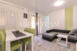 PROLJETNA AKCIJA!!!! APARTMANSKA VILA S BAZENOM, DRUGI RED OD MORA, TIHA I MIRNA POZICIJA! KARLOBAG, Karlobag, House