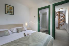 ISTRA, MOTOVUN - Resort, hotel, restoran, apartmani, kamp, kompleks zemljišta, T1, T2, T3, na 32.227 m2 površine, Motovun, Propriété commerciale