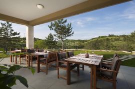 ISTRA, MOTOVUN - Resort, hotel, restoran, apartmani, kamp, kompleks zemljišta, T1, T2, T3, na 32.227 m2 površine, Motovun, Ticari emlak