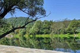 Красивая новая вилла с бассейном и большим садом на берегу реки Уна., Bihać, Дом
