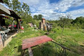 Prodaja Zemljišta sa Vikendicom u Naselju Gaj, blizu Vrbovca, Vrbovec, Maison