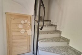 Novogradnja u staroj jezgri Novog Vinodolskog, Novi Vinodolski, House