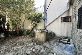 SIMPATIČNA KAMENA KUĆICA U NIZU NA KRKU, Krk, House