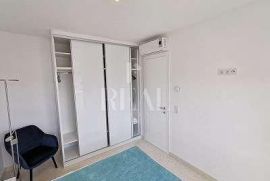 Penthouse 3S+DB sa krovnom terasom i bazenom, Tribunj, Flat