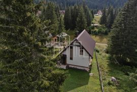 Odlična vikend vila površine stambene 150m2 Dvorišta Jahorina na placu od 500m2, Pale, Дом