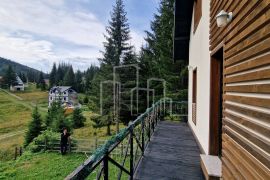 Odlična vikend vila površine stambene 150m2 Dvorišta Jahorina na placu od 500m2, Pale, Casa