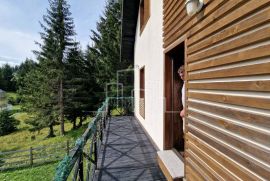 Odlična vikend vila površine stambene 150m2 Dvorišta Jahorina na placu od 500m2, Pale, Kuća