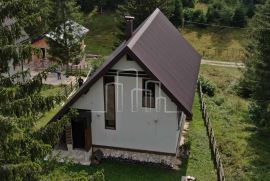 Odlična vikend vila površine stambene 150m2 Dvorišta Jahorina na placu od 500m2, Pale, Casa