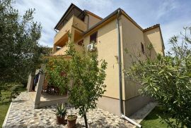 Apartmanska kuća na odličnoj lokaciji, Valbandon, Istra, Fažana, Famiglia