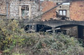 Istra Višnjan okolica ruševina u šarmantnom selu!, Višnjan, House