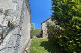 Istra okolica Roča predivno imanje sa kamenom kućom!, Buzet, Haus