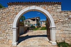 Idilično imanje sa dvije kamene kuće u srcu Istre!, Tinjan, Famiglia
