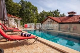 Opatija-Poljane šarmantna kuća sa bazenom i spektakularnim pogledom!, Opatija - Okolica, Famiglia