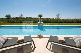 Luksuzna vila sa bazenom i sportskim terenima u srcu Istre!, Kanfanar, Casa