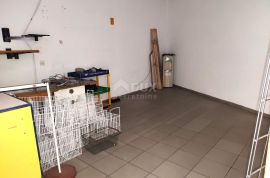 ISTRA, PREMANTURA - Poslovni prostor 100 m2 u centru Premanture!, Medulin, Коммерческая недвижимость