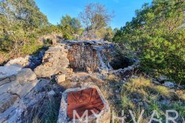 Kamene kuće u blizini Basine, Stari Grad, House