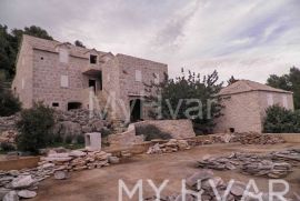 Kameno selo u Basini, Stari Grad, Kuća