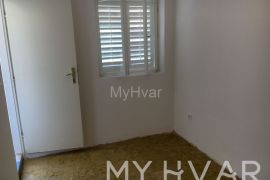 Stan sa vrtom u gradu Hvaru, Hvar, Flat