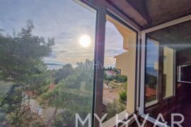 Kuća u Zavali sa pogledom na more, Jelsa, Дом