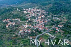 Građevinsko zemljište sa kolibom u Vrisniku, Jelsa, Land