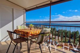Penthouse s pogledom na more u Zavali, Jelsa, Apartamento