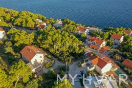 Građevinsko zemljište s projektom u Sv. Nedilji, Hvar, Terra