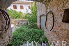 Skrivena kamena kuća u Svirču, Jelsa, Σπίτι