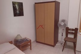 TISNO- 3 etaže, 8 apartmana, konoba, Tisno, Σπίτι