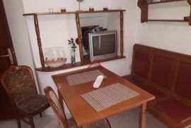 TISNO- 3 etaže, 8 apartmana, konoba, Tisno, Дом