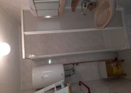 TISNO- 3 etaže, 8 apartmana, konoba, Tisno, Дом