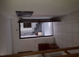 TISNO- 3 etaže, 8 apartmana, konoba, Tisno, بيت