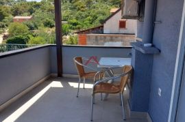 TISNO- 3 etaže, 8 apartmana, konoba, Tisno, Kuća