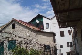 TISNO- 3 etaže, 8 apartmana, konoba, Tisno, Σπίτι