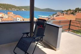 TISNO- 3 etaže, 8 apartmana, konoba, Tisno, بيت