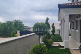 BUJE - KAŠTEL, nova vila s bazenom u blizini slovenske granice, Buje, Kuća