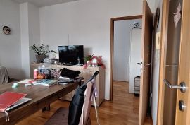 Oporovec, 3 - sobni stan 56m2 + 20 m2 terase, garaža i vajsko parkirno mjesto, Gornja Dubrava, Wohnung