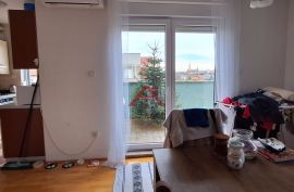 Oporovec, 3 - sobni stan 56m2 + 20 m2 terase, garaža i vajsko parkirno mjesto, Gornja Dubrava, Flat