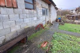 Kuća 300 m2 sa okućnicom 1300 m2 (za investiciju), Podsused - Vrapče, House