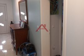 KRUŠEVO kod Obrovca, PRVI RED DO MORA, Obrovac, Appartement