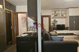 VOJAK, 2SB+DB, 53 M2, 1. KAT, Rijeka, Appartment