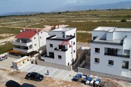 POVLJANA-Apartman S-5, II kat, krovna terasa, Povljana, Διαμέρισμα